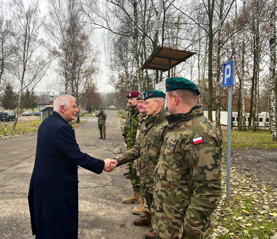 Josep Borrell : I am visiting today a training site of our new EU training mission for Ukrainian soldiers EUMAM.  I will meet the first group of trainees of a total of 15,000 soldiers that will be trained by EUMAM.  Grateful to Poland for hosting a significant part of the training on polish soil