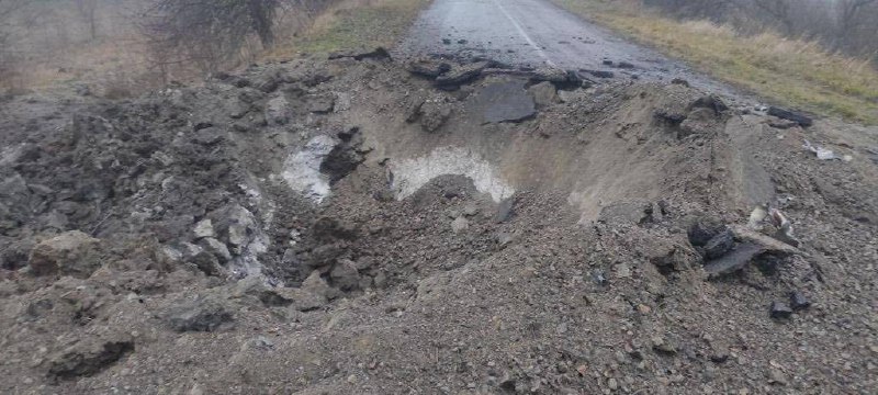 As a result of the impact of S-300 missiles in one of the communities of Zaporizhzhya district, the road between two villages was destroyed