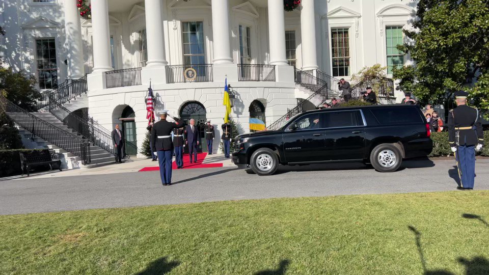 Zelensky arrived at the White House
