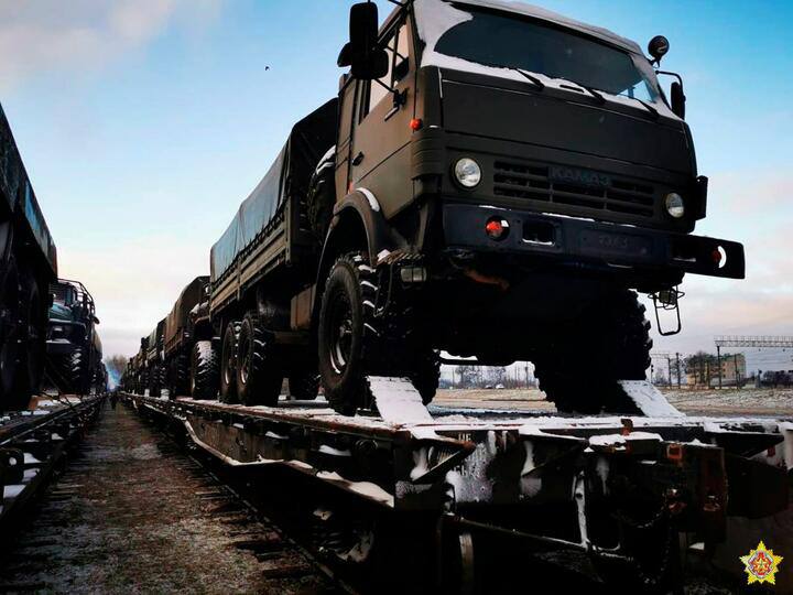 More Russian military equipment arrived in Belarus. Here is the photo from Palonka, Baranavychi district. Two trains carry armored personnel carriers, gasoline tankers, and freight cars