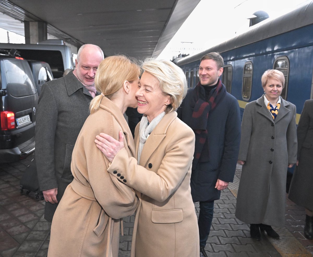 Ursula von der Leyen:Good to be back in Kyiv, my 4th time since Russia's invasion.  This time, with my team of Commissioners.  We are here together to show that the EU stands by Ukraine as firmly as ever.   And to deepen further our support and cooperation