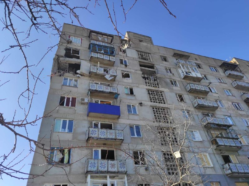 Russian artillery hit residential apartment block in New York, Donetsk region