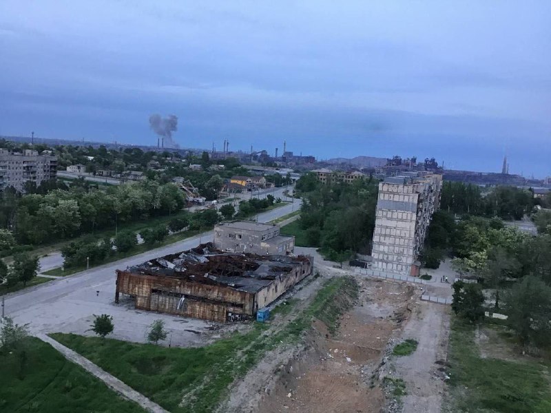 2 powerful explosions were reported in Mariupol