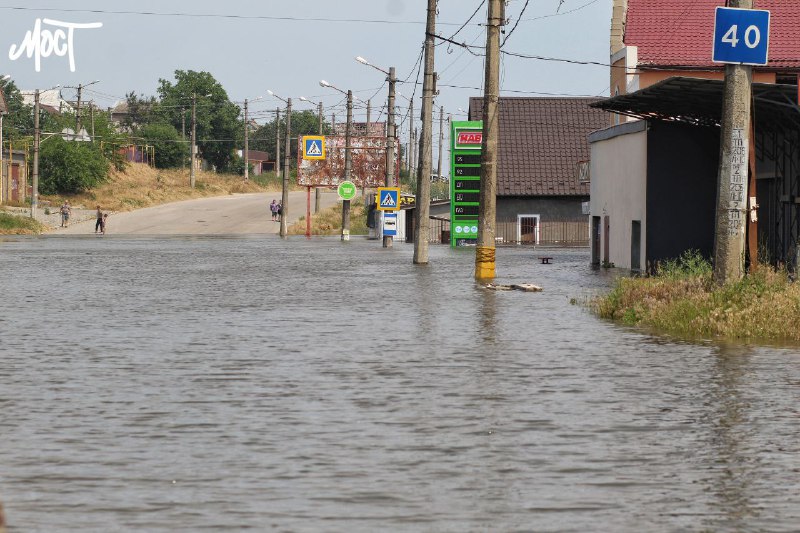 Road between Antonivka and Kherson has been flooded