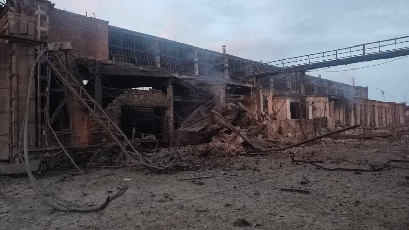1 person wounded, widespread maternal damage as result of Russian missile strikes in Kryvyi Rih. 1 missile was shot down