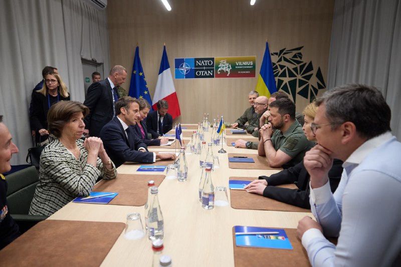 President of Ukraine Zelensky met with President of France Macron