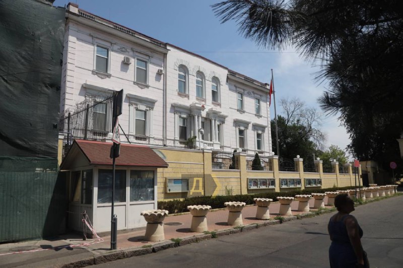 Building of Consulate general of China in Odesa was damaged as result of Russian attack