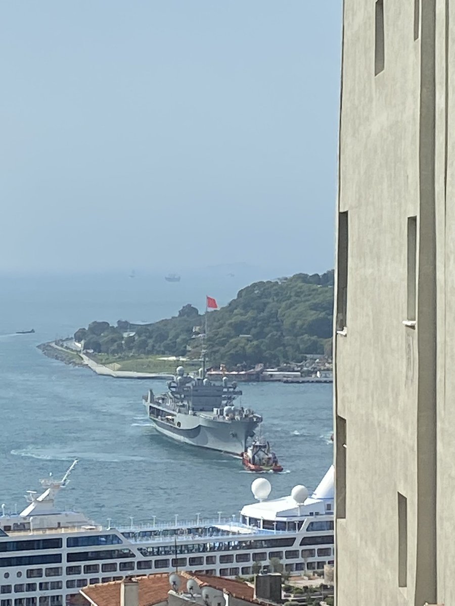 Spotted from the Istanbul WSJ bureau this morning: The flagship of the US 6th Fleet, the USS Mount Whitney, arriving in port at a time of high tension in the Black Sea. Vessel ID by @YorukIsik