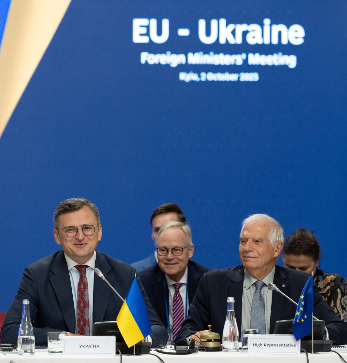 جوزيب بوريل: عندما نكون معًا، نكون أقوى. إن الاتحاد الأوروبي كان وسيظل الداعم الأول لأوكرانيا. شكرًا لك @ZelenskyyUa و@DmytroKuleba على استضافتنا اليوم