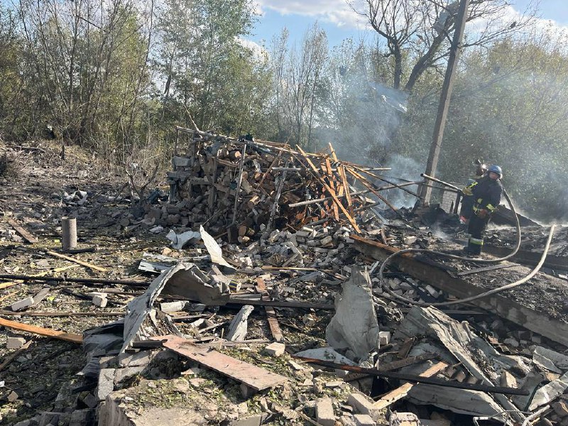 48 Tote und 6 Verwundete durch russischen Beschuss auf ein Café und Lebensmittelgeschäft im Dorf Groza im Bezirk Kupjansk in der Region Charkiw
