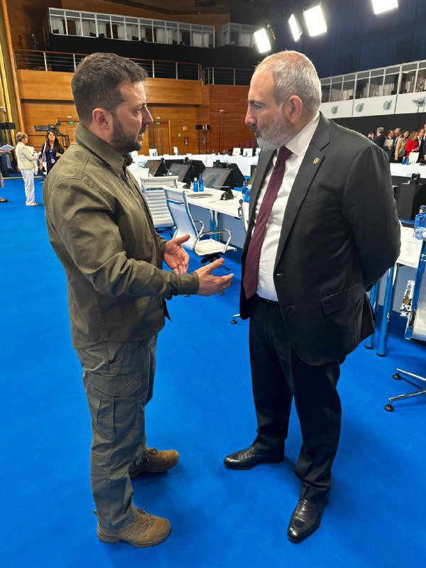 Ukrayna Cumhurbaşkanı Zelensky, İspanya'nın Granada kentinde Ermenistan Başbakanı Paşinyan ile görüştü