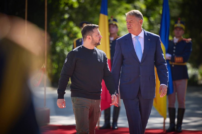 Ukrayna Cumhurbaşkanı Zelensky, Romanya Cumhurbaşkanı Klaus Iohannis ile görüştü: Karadeniz de dahil olmak üzere imzalanan güvenlik deklarasyonu, Moldova üzerinden Romanya'ya tahıl koridoru yakında açılacak, Romanya limanları üzerinden transit geçiş iki kat artırılacak, Ukraynalı pilotlar için F-16 eğitim merkezi Romanya'da açılacak