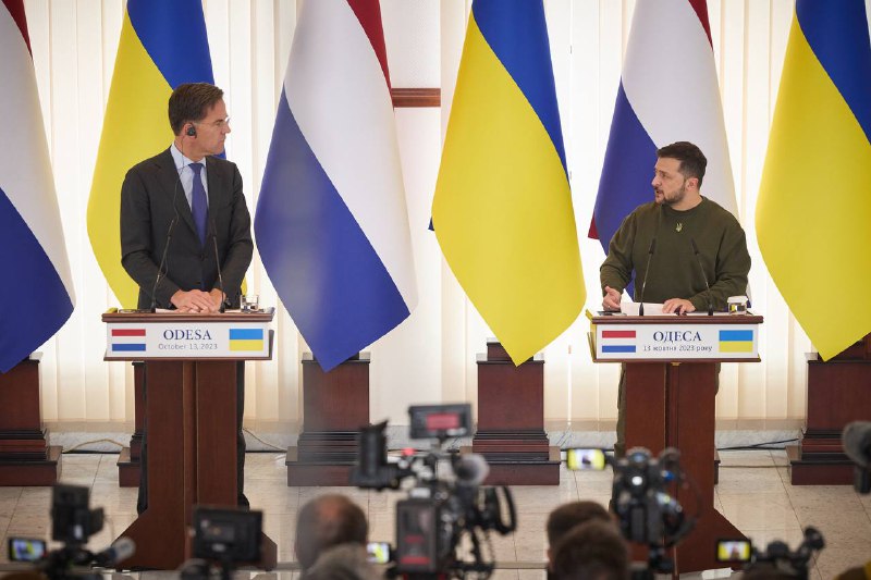 El primer ministro de los Países Bajos, Mark Rutte, se reunió con el presidente de Ucrania, Zelensky, en Odesa.