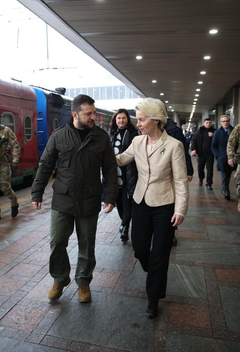 La presidenta de la @EU_Commission, Ursula von der Leyen, está de visita en Kyiv