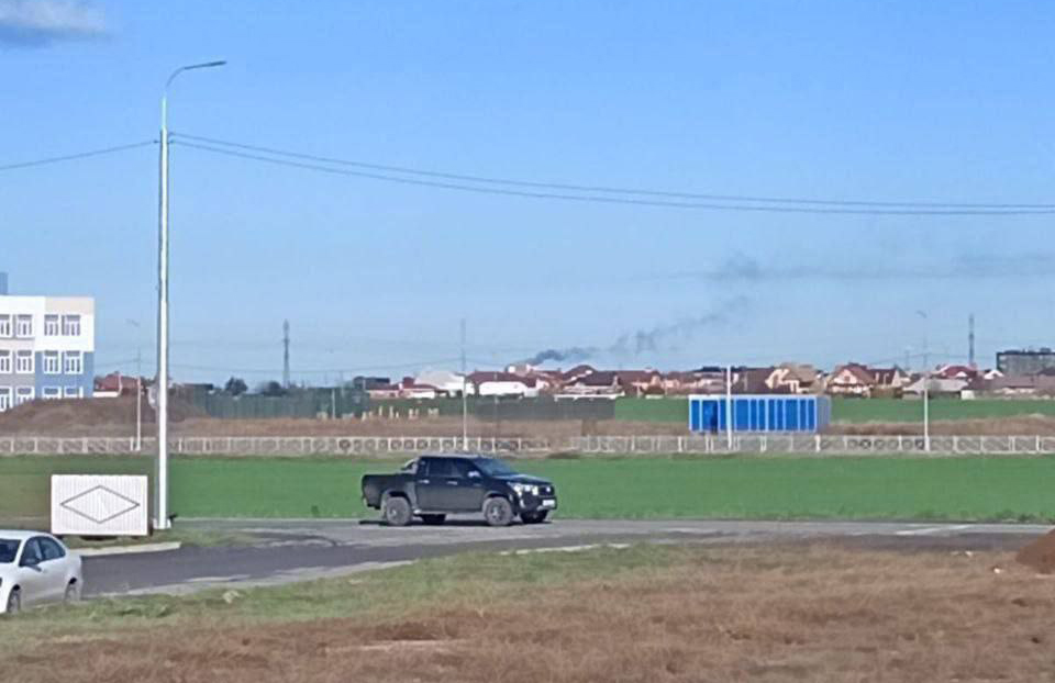Humo visible cerca del aeródromo de Taganrog