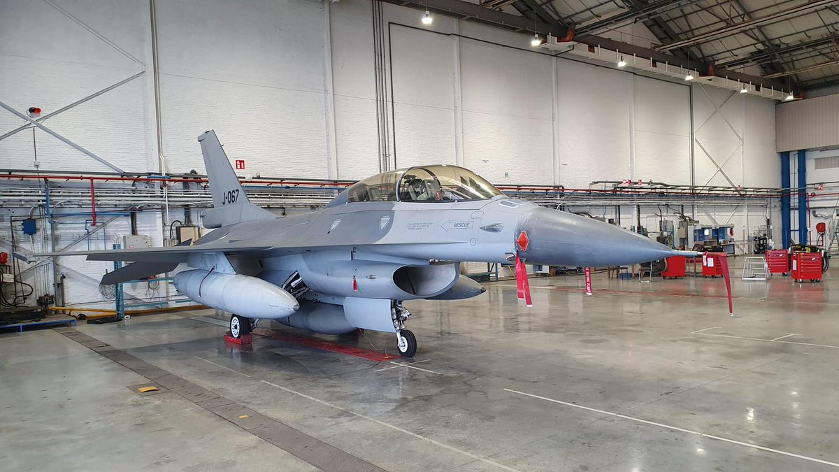 Сьогодні п'ять нідерландських F-16 відправляються на авіабазу Фетешті в Румунії. Незабаром відкриється навчальний центр F16 для підготовки пілотів як з країн НАТО, так і з України