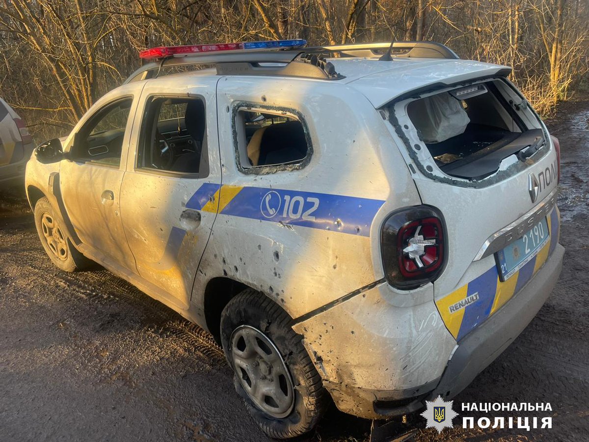 Kupiansk ilçesinin Dvorichne köyünde polis aracına drone saldırısı sonucu 3 kişi yaralandı