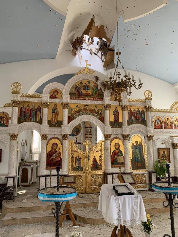 Rus topçusu Kherson'daki bir kiliseyi bombaladı