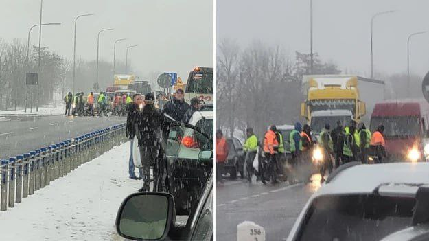 Українські водії перекрили дороги в Медиці та Перемишлі, вимагаючи зняти для них блокаду на кордоні з Україною