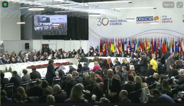 The Ukrainian delegation left the meeting hall of the OSCE ministerial meeting in Skopje when the Russian Foreign Minister Sergey Lavrov began to speak