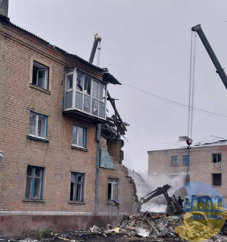 Donetsk bölgesindeki Novohrodivka'da gece boyunca düzenlenen füze saldırıları sonucu yıkım