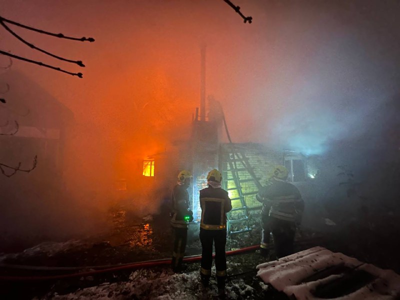 أصيب 25 شخصًا في كييف بعد سقوط حطام الصواريخ في عدة مناطق