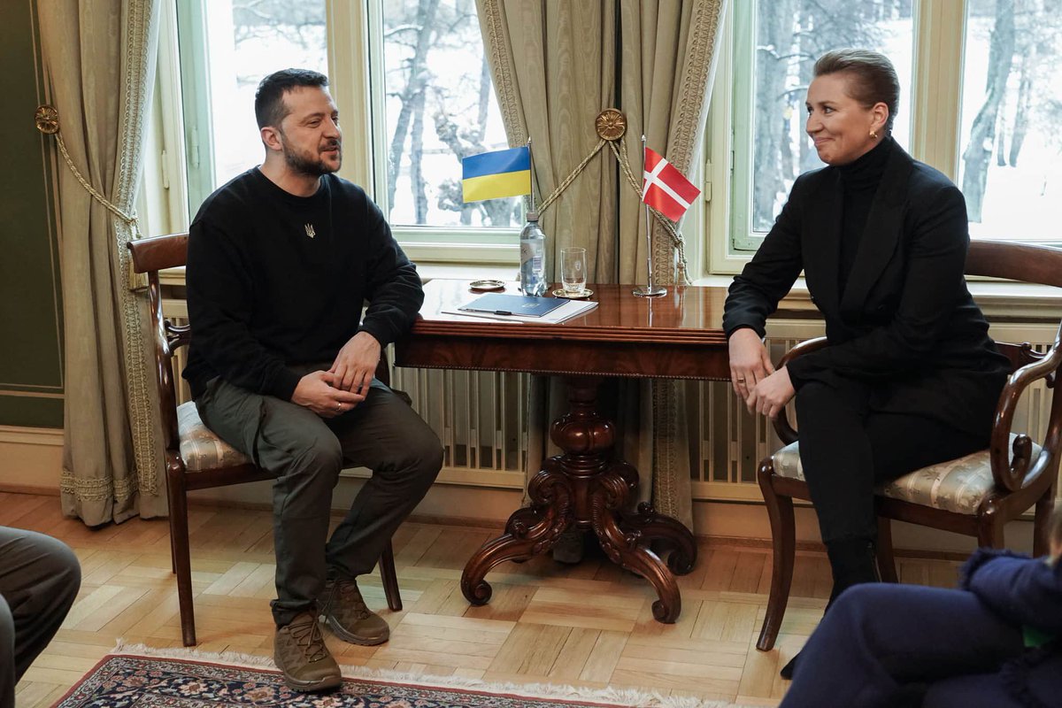 أفادت رئيسة الوزراء الدنماركية ميتي فريدريكسن أن الدنمارك ستخصص حزمة مساعدات جديدة لأوكرانيا بقيمة مليار يورو، والتي ستشمل ذخيرة ودبابات وطائرات بدون طيار.