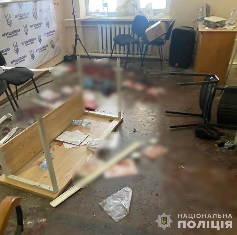 Zakarpatska bölgesinin Mukacheve ilçesine bağlı Keretsky köyünde el bombasının patlaması sonucu 1 kişi öldü, 11 kişi yaralandı.