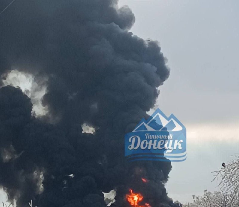 Fire and explosions at oil depot in Donetsk