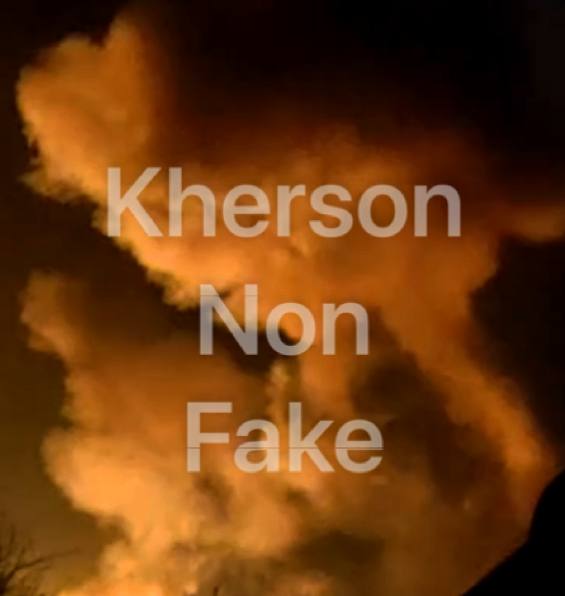Herson'un Korabelny semtindeki patlamaların ardından yangın çıktı