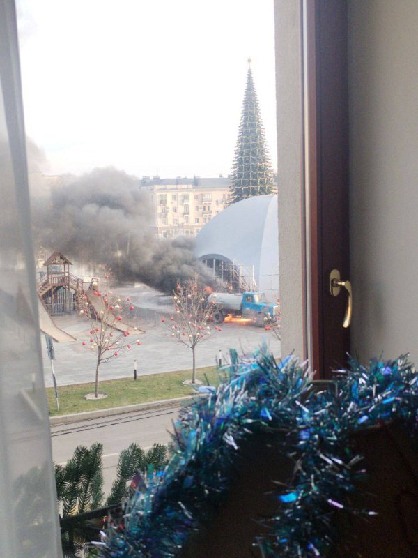 Сообщается, что в результате обстрела в центре Белгорода трое убиты и трое ранены.