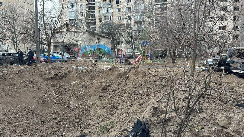 مقتل شخص وإصابة 11 آخرين جراء قصف صاروخي روسي على منطقة كييف