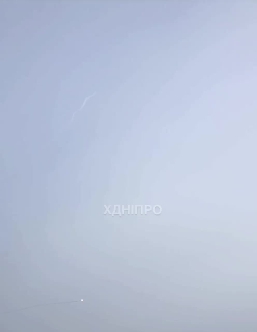 Die Luftverteidigung hat eine Rakete über der Stadt Dnipro abgeschossen
