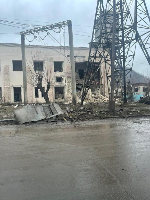 Daños en Myrnohrad por bombardeos rusos