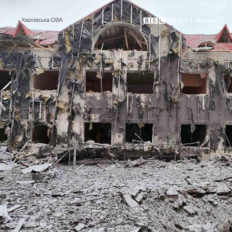 تدمير منشأة ترفيهية للأطفال في خاركيف نتيجة القصف الصاروخي الروسي بصواريخ إس-300