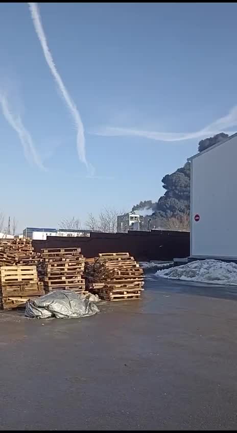 Brand in einer Chemiefabrik in Schachty in der Region Rostow nach gemeldeter Explosion