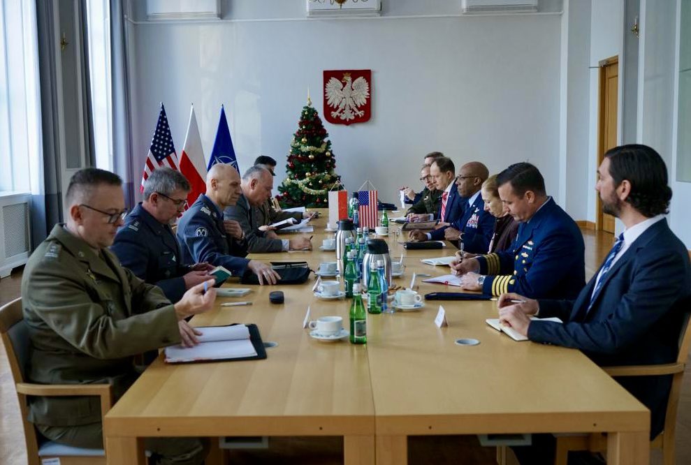 During his visit to Poland, Chairman of the US Joint Chiefs of Staff @thejointstaff Charles Q. Brown Jr. @GenCQBrownJr had a successful meeting with the Polish Deputy Minister of National Defense @MON_GOV_PL, Paweł Zalewski @ZalewskiPawel, where they discussed current joint efforts to maintain the security of Poland and the entire eastern flank of NATO, especially in the context of Russia's aggression in Ukraine