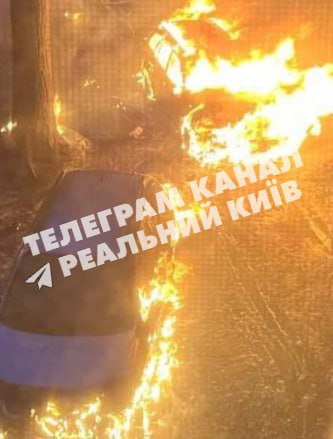 Mehrere Fahrzeuge brennen im Kiewer Bezirk Swjatoschynski