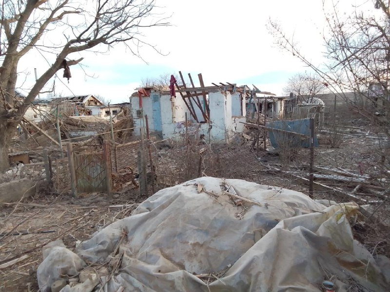 Herson bölgesinin Şlyakove köyünde Rus bombardımanı sonucu yıkım