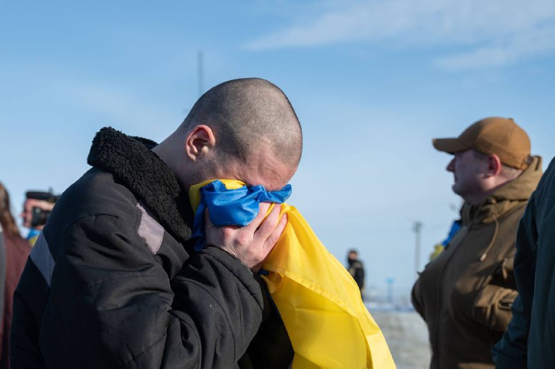 Президент Зеленский: 207 украинских военнопленных освобождены из российского плена