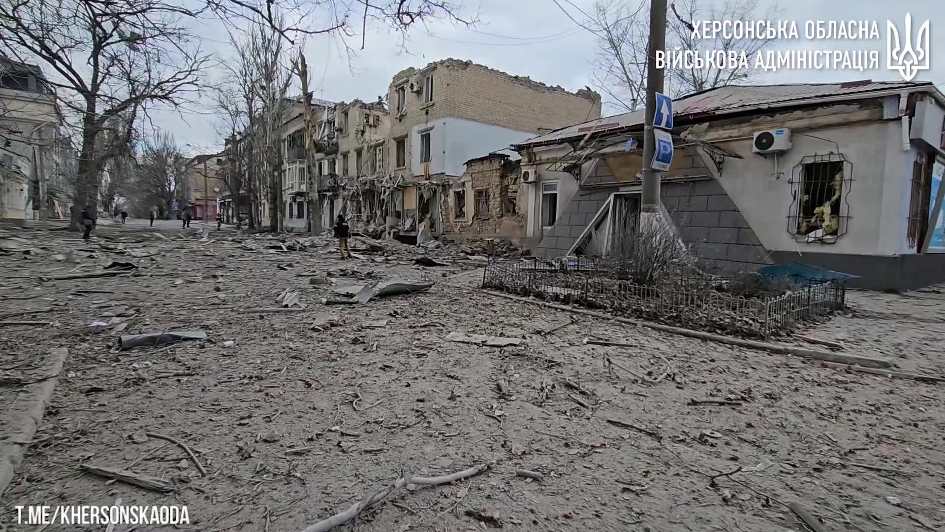 2 wounded as result of an airstrike in Kherson