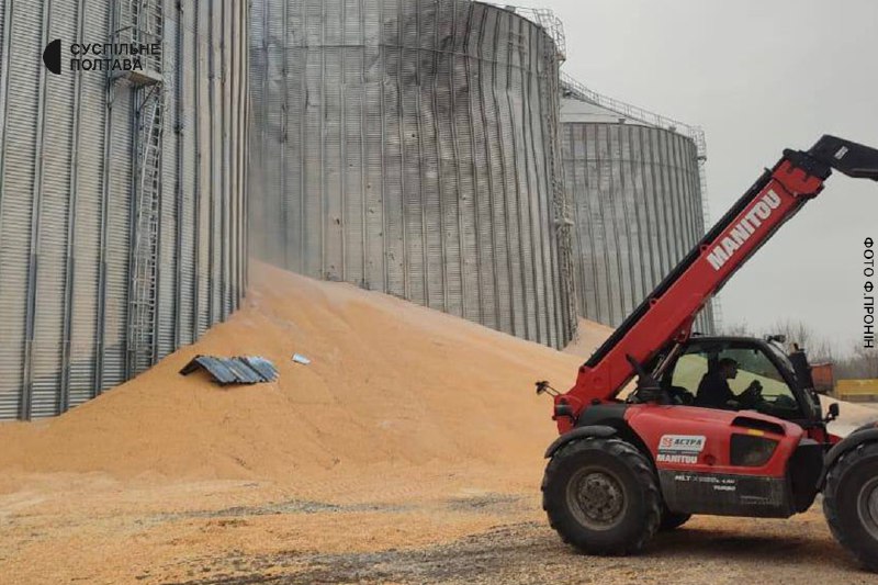 El almacén de cereales fue destruido ayer en el distrito de Myrhorod de la región de Poltava
