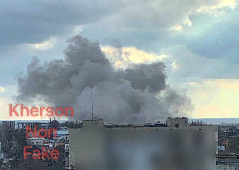 Bomba aérea guiada lanzada sobre Jersón el 2 de febrero identificada como Grom-E1