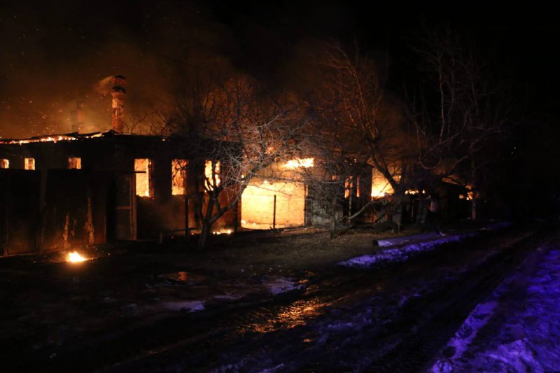 Bei russischem Drohnenangriff in Charkiw wurden sieben Menschen getötet, darunter drei Kinder, mehrere Häuser brannten nieder