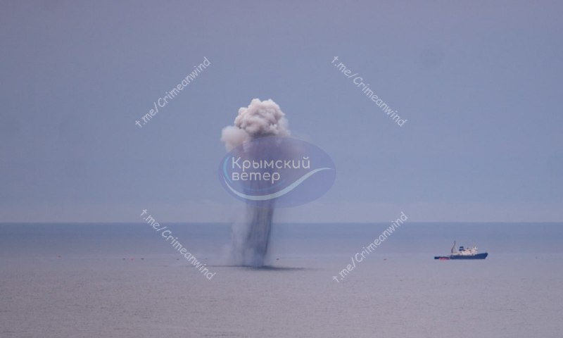 В районе Симеиза на юге оккупированного Крыма продолжается спасательная операция после сообщений об атаке военно-морских беспилотников десантного корабля класса Ропуча Цезарь Куников