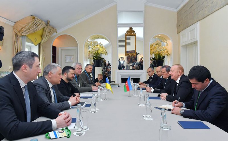 التقى الرئيس زيلينسكي مع رئيس أذربيجان في ميونيخ