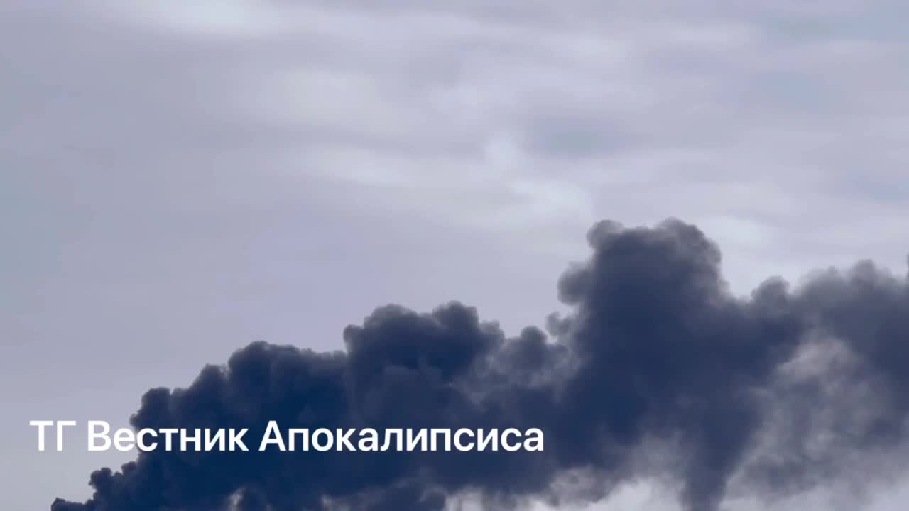 Fire after explosions were reported in Makiivka