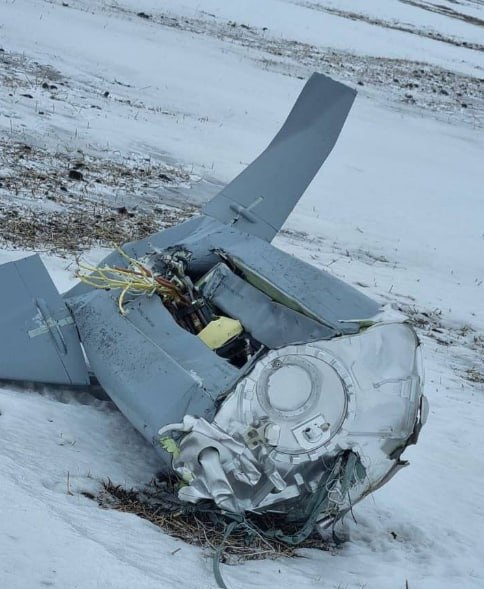 Неизвестный объект упал в поле в Еланском районе Волгоградской области, разрушений нет.