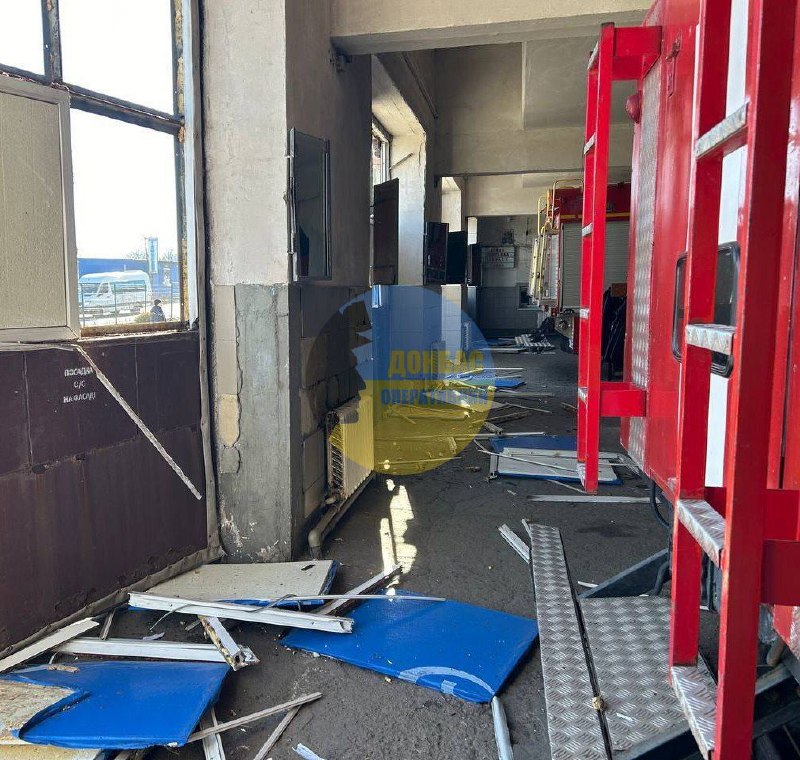 تضررت محطة الإطفاء نتيجة القصف الروسي في كوراخوف