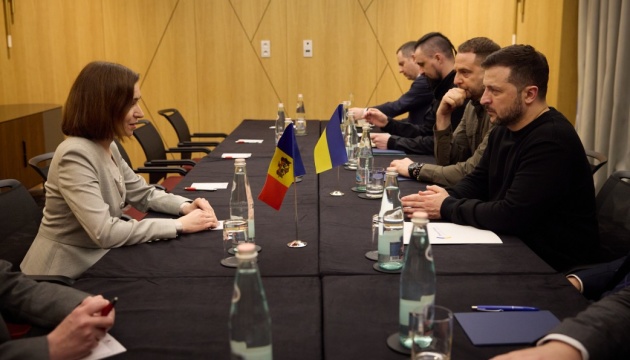 ناقش الرئيس زيلينسكي مع الرئيس ساندو الوضع في ترانسنيستريا